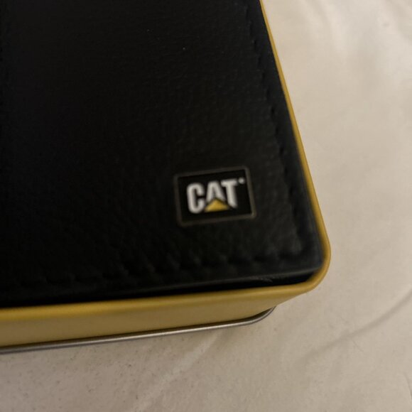 CAT caterpillar men’s black leather trifold wallet w/RFID protection shield Tin - Picture 8 of 15